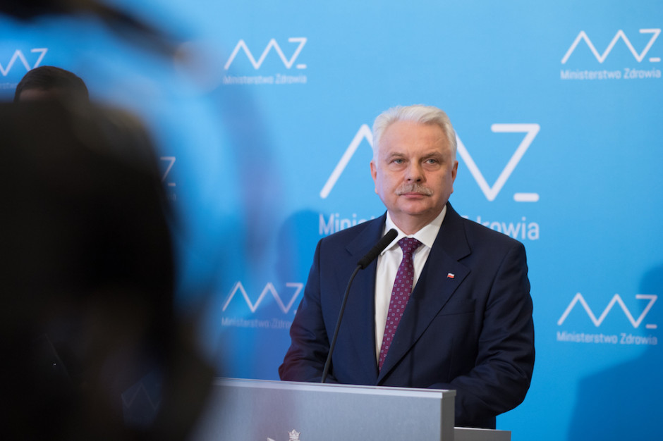 Na zdj. wiceminister zdrowia Waldemar Kraska Fot. Twitter/MZ Kraska: postarajmy się, by w tym roku do wizyt świątecznych nie dochodziło