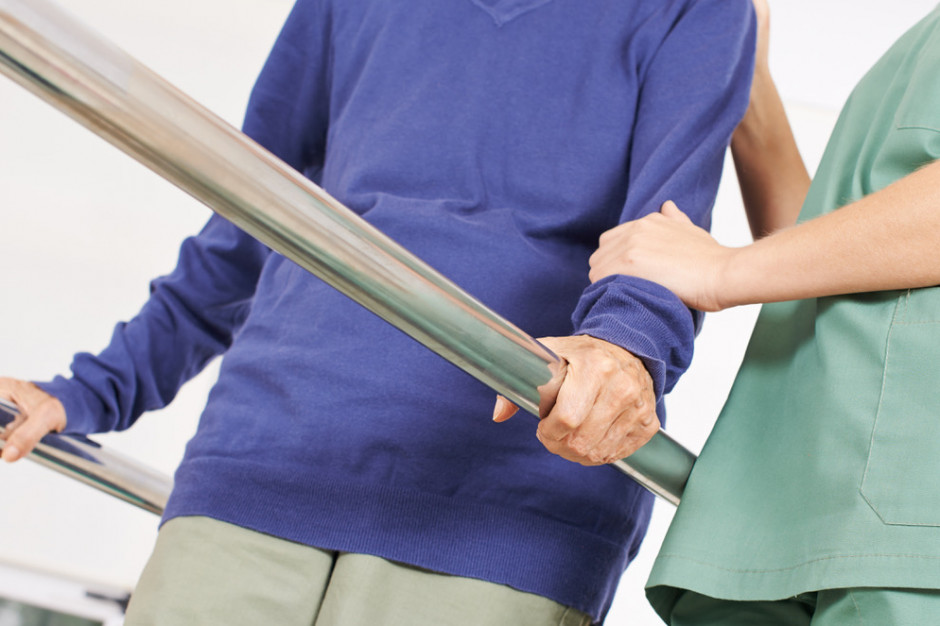 Turnusy rehabilitacyjne będą przeznaczone w szczególności dla pacjentów z niewydolnością oddechową i osłabieniem mięśniowym po infekcji koronawirusem SARS-CoV-2. Fot. Shutterstock (zdjęcie ilustracyjne) Wrocław: w nowej poradni będą się rehabilitować z powikłań po COVID-19