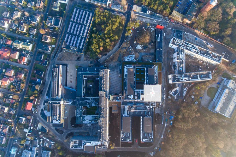 Budowa nowego kompleksu Wojewódzkiego Szpitala Zespolonego w Toruniu. Fot. Sky Drone Studio Toruń: w połowie roku pierwsze przeprowadzki do szpitala na Bielanach