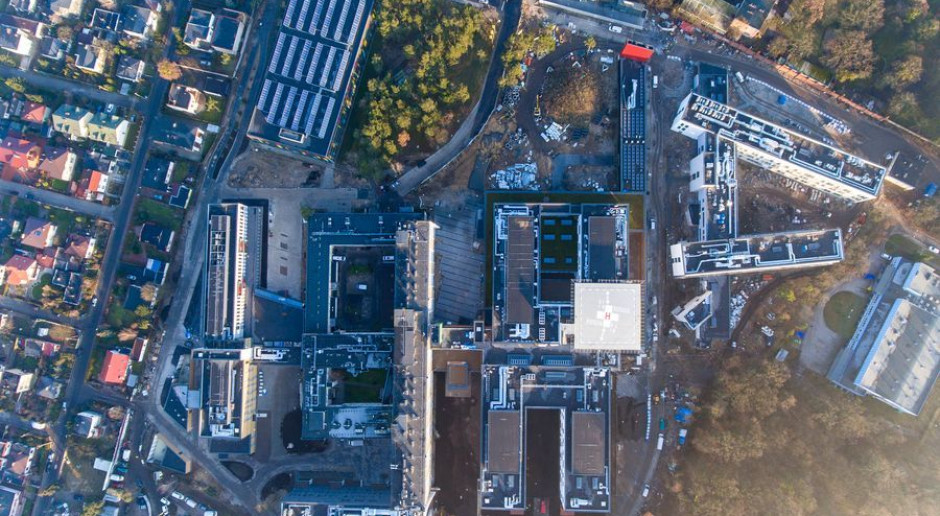 Budowa nowego kompleksu Wojewódzkiego Szpitala Zespolonego w Toruniu. Fot. Sky Drone Studio Toruń: w połowie roku pierwsze przeprowadzki do szpitala na Bielanach