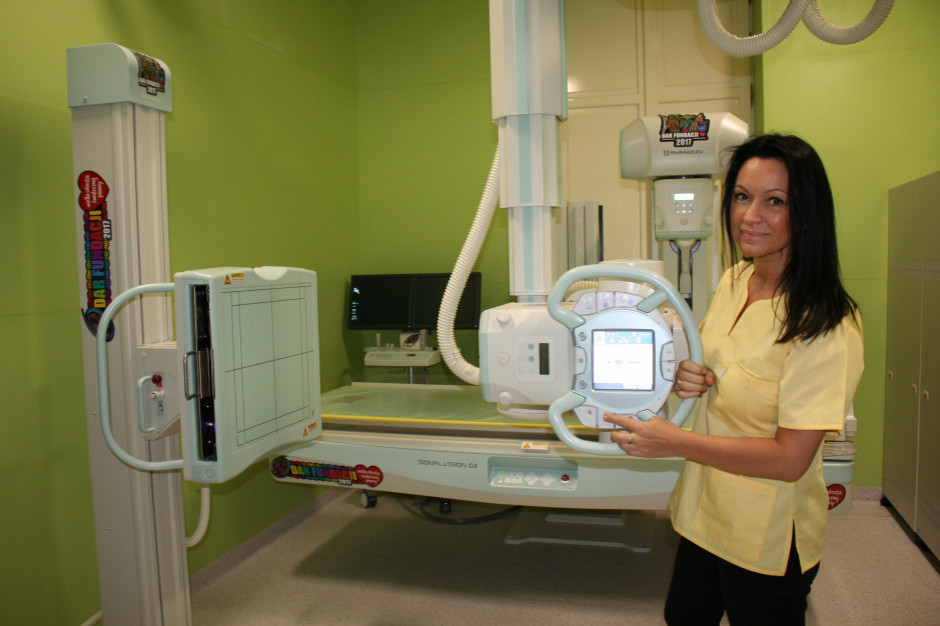 Nowy aparat RTG prezentuje Aldona Jarosz, kierownik Pracowni RTG w Szpitalu Dziecięcym św. Ludwika w Krakowie. Fot. Materiały prasowe. Kraków: nowoczesny aparat RTG w Szpitalu Dziecięcym jest niedostępny