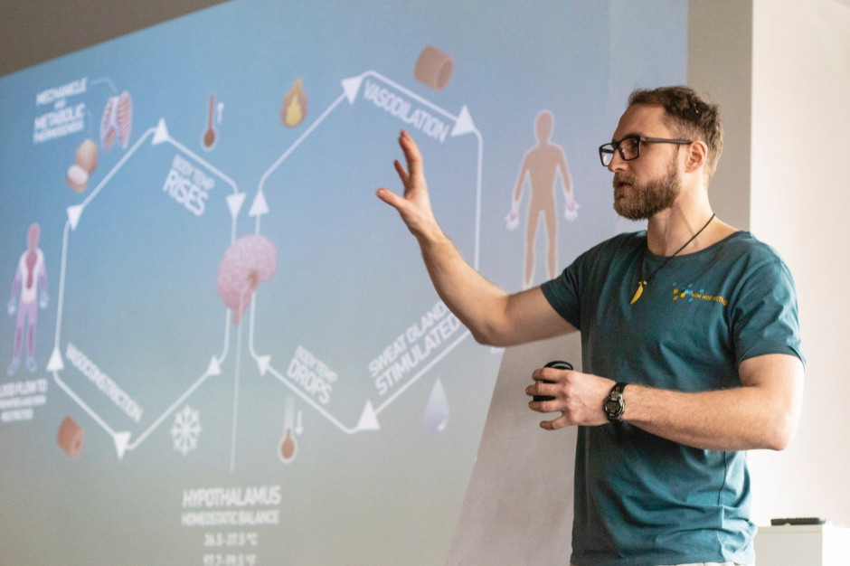 Dr Jan Czarnecki, oficjalny instruktor Metody Wima Hofa. Fot. profil Dr Jan Czarnecki na Fb Łódź: młody lekarz testuje nowatorski sposób na opanowanie łuszczycy. To Metoda Wima Hofa