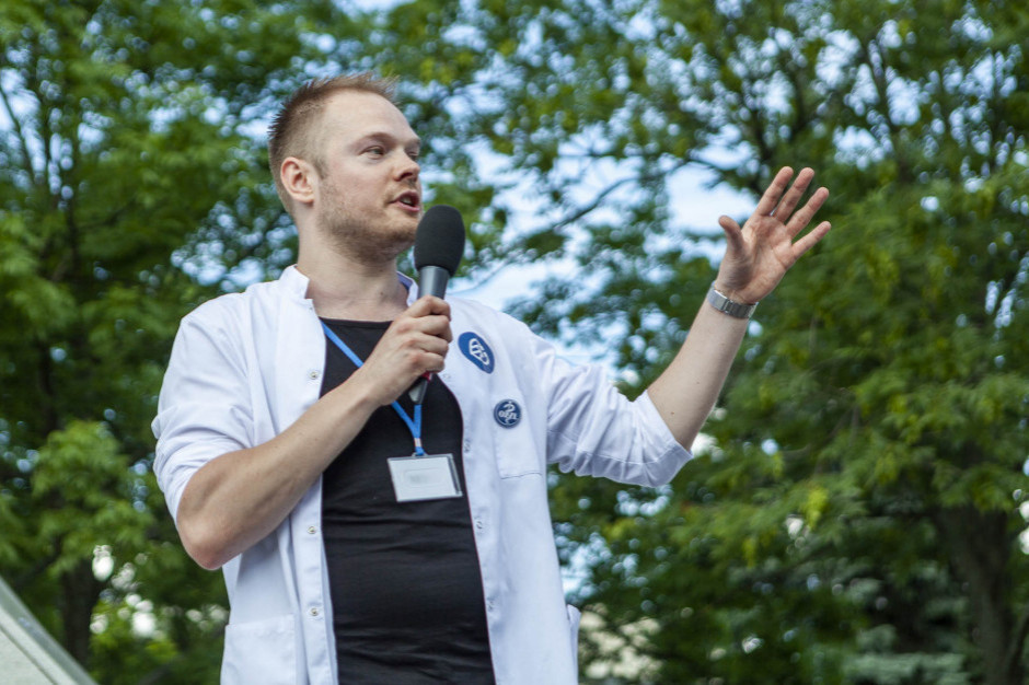 Bartosz Fiałek z Zarządu Krajowego OZZL Fot. Archiwum Fiałek ostro o publicznej ochronie zdrowia: "system zdycha, utrzymywanie go powinno być karane"