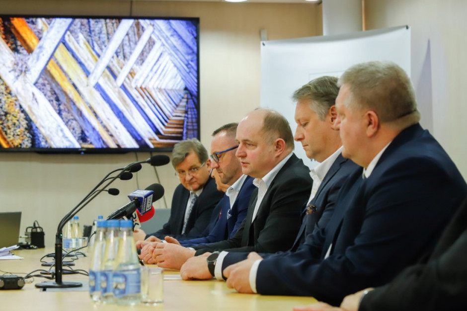 Podpisanie umowy z wykonawcami inwestycji. Fot. Mikołaj Kuras Ciechocinek: rusza rewitalizacja słynnych zabytkowych tężni
