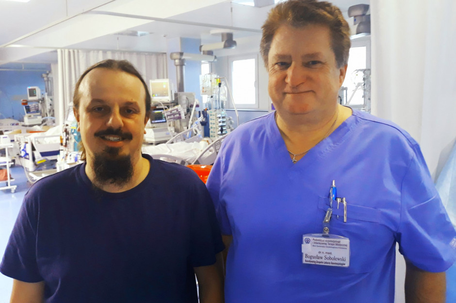 Anestezjolodzy dr Mariusz Bratkowski i dr Bogusław Sobolewski podjęli się u pacjentki z zespołem Mayera-Rokitansky’ego intubacji wstecznej. Fot. ICZMP Łódź: anestezjolodzy z ICZMP pomogli pacjentce z zespołem Mayera-Rokitansky’ego