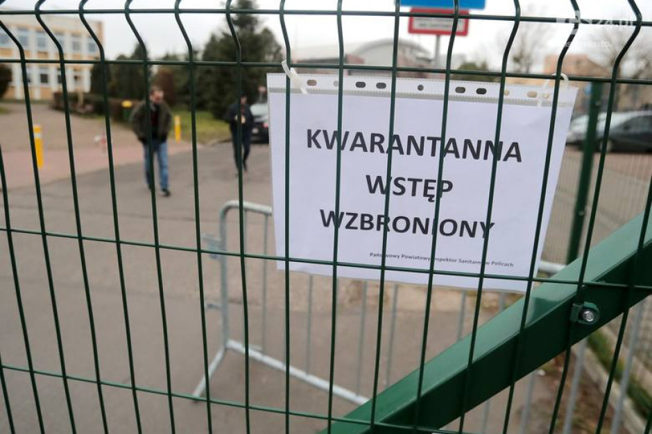 Podczas ostatniej doby policjanci skontrolowali ponad 100 tys. osób objętych kwarantanną. Fot. PTWP MSWiA: pół procenta osób nie przestrzega zasad kwarantanny