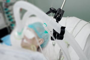 Mazowieckie: śledztwo ws. pacjenta, który został zarażony koronawirusem w szpitalu i zmarł
