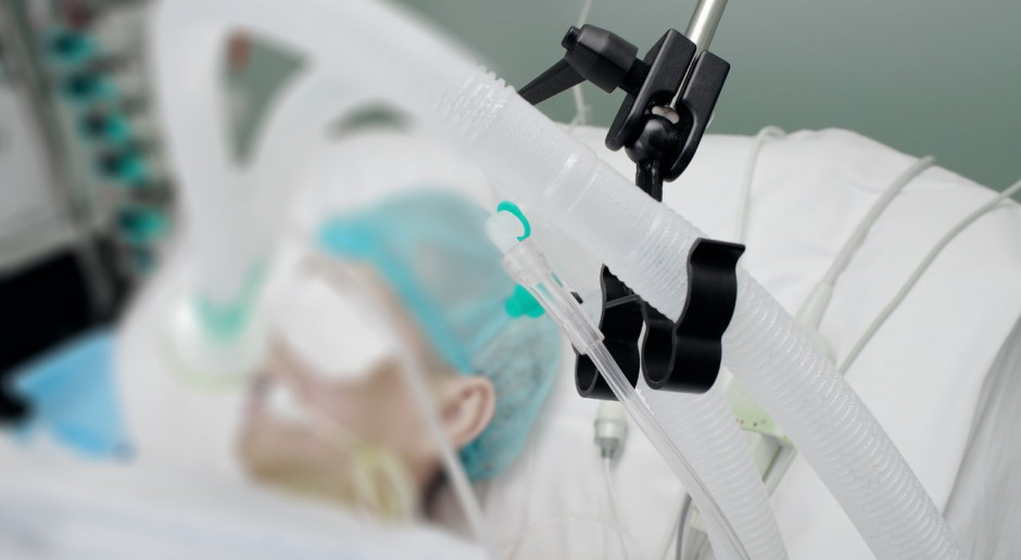 Nowe dane MZ: mniej niż pół tysiąca respiratorów zajętych przez chorych na Covid-19