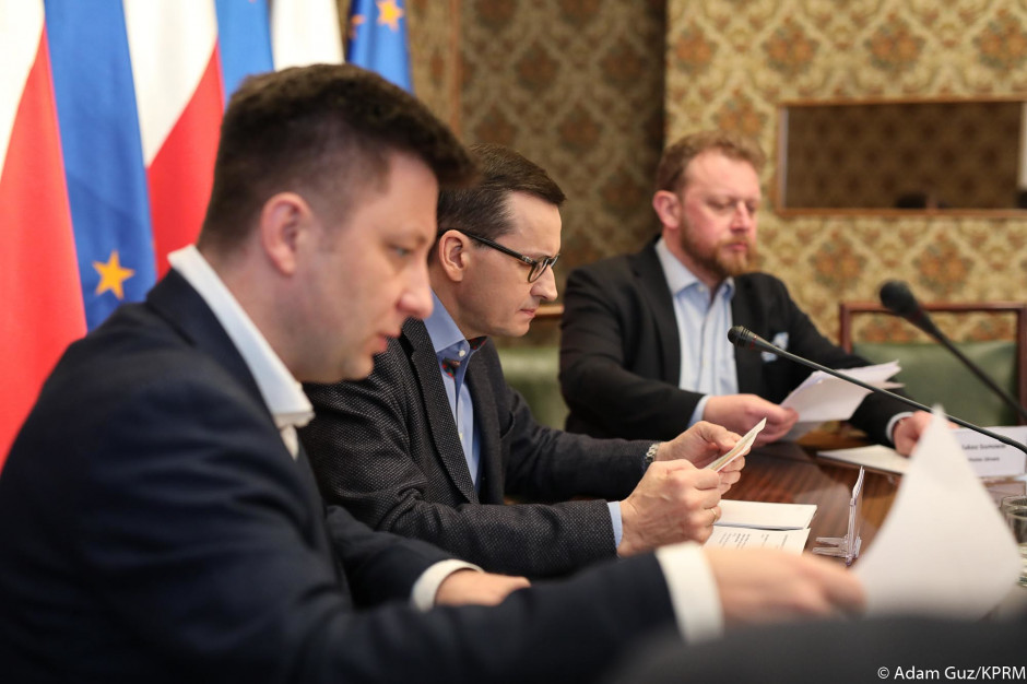 Jedno z marcowych posiedzeń rządowego zespołu ws. zwalczania skutków koronawirusa; FOT. Adam Guz/KPRM Rzecznik rządu: ogłoszenie kolejnych etapów odmrażania gospodarki - najpóźniej w środę