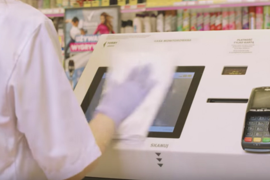 Fot. Rossman/YouTube Od soboty dopuszczone otwarcie sklepów w galeriach handlowych, inne ograniczenia epidemiczne - utrzymane