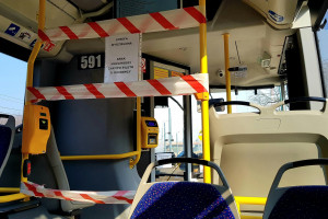 Warszawa: kierowca autobusu zawiózł pasażerkę do szpitala. Nie było wolnej karetki