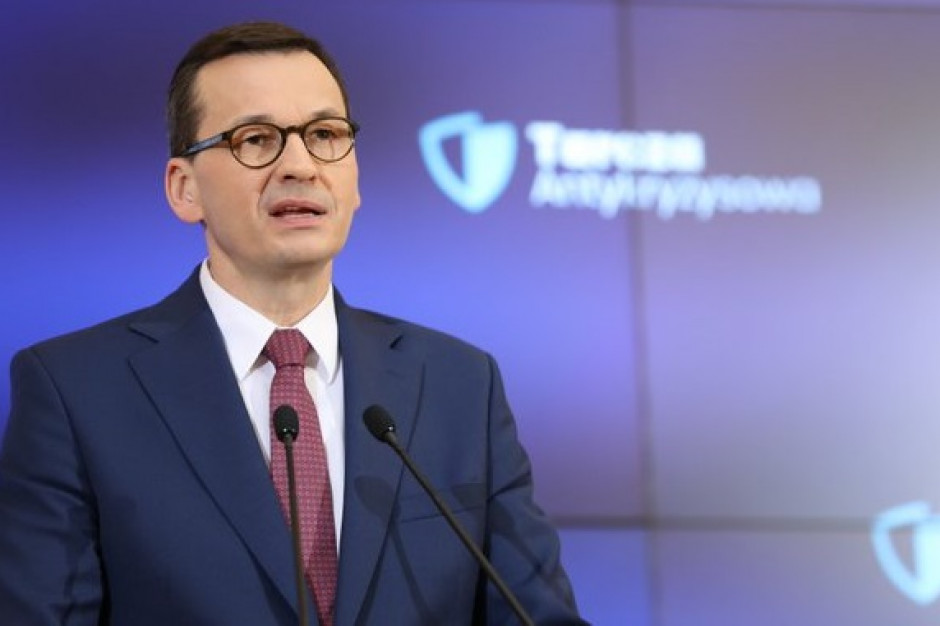 Rząd chce w czasach epidemii koronawirusa zadbać o służbę zdrowia, o "nasz wspaniały personel medyczny, o lekarzy i pielęgniarki, o laborantów, laborantki, żeby oni się czuli bezpieczni'' - deklarował premier. Fot. Kancelaria Premiera/Twitter Jest rządowa tarcza na koronawirusa. Czy ochroni firmy i "nasz wspaniały personel medyczny"?