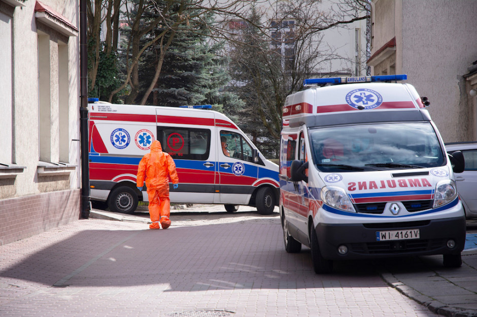 Jak podaje GIS rozszerzeniu uległy kryteria też dla personelu medycznego. Fot. Shutterstock GIS: rozszerzeniu uległy kryteria przypadku podejrzanego o COVID-19; także dla personelu medycznego