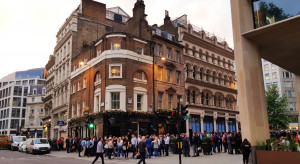 W Wielkiej Brytanii 1162 nowe zgony na Covid-19 - drugi najwyższy bilans od wybuchu epidemii