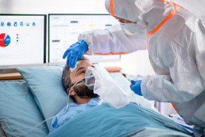 Hiszpania: uczestnik protestu negującego pandemię w szpitalu z powodu koronawirusa