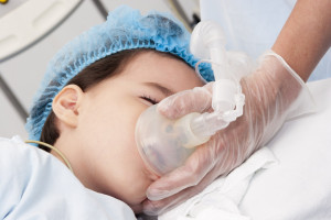 Poznań: koronawirus uszkodził szpik dziecka, lekarze zastosowali osocze ozdrowieńca