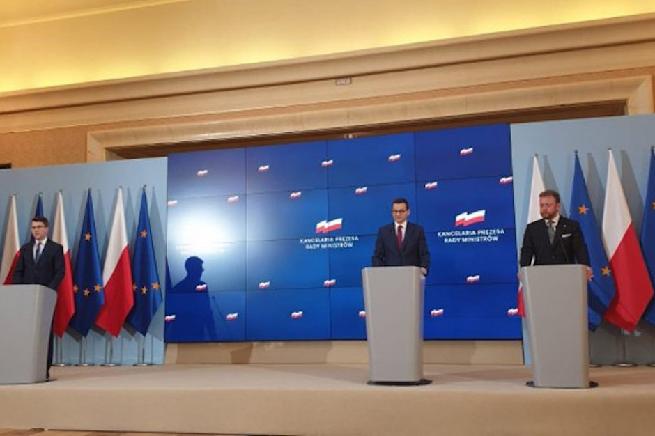 Na zdjęciu konferencja prasowa premiera i ministra zdrowia Fot. KPRM Morawiecki i Szumowski: od wtorku zaostrzone rygory kwarantanny społeczeństwa. Zostańmy w domu