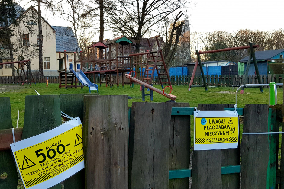 Od 24 marca w Sosnowcu obowiązuje zakaz wejść na place zabaw i siłownie plenerowe. Mandat to 500 zł. Fot. Katarzyna Gubała/PTWP Czy można wyjść na spacer po zaostrzeniach w związku epidemią koronawirusa?
