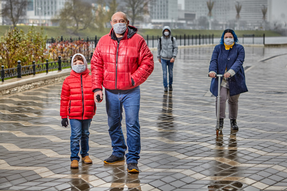 "Skala zachorowań nie jest tak duża, żebyśmy rekomendowali noszenie masek przez zwykłych obywateli". Fot. Shutterstock Minister zdrowia: w tej chwili nie rekomendujemy noszenia masek przez obywateli