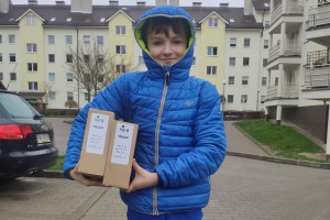 Gorzów Wielkopolski: najmłodszy drukarz przyłbic ochronnych pomaga szpitalowi