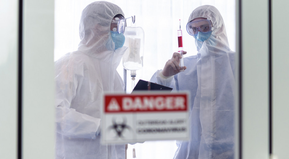 Pacjentom trafiającym na oddział zakaźny w bytomskim szpitalu będzie proponowane uczestnictwo w badaniu klinicznym leku na bazie osocza ozdrowieńców. Fot. Shutterstock Bytom: w ''jedynce'' ruszyło badanie kliniczne leku na bazie osocza ozdrowieńców