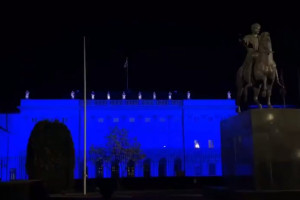 Warszawa: iluminacje w Światowym Dniu Zdrowia na Pałacu Prezydenckim i gmachu Sejmu