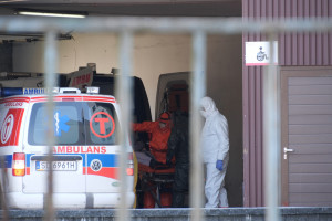 Cieszyn: koronawirus u 12 osób w szpitalu; wstrzymano przyjęcia do jednego oddziału