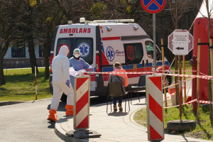 MZ: martwi liczba zgonów - nadal  jest bardzo wysoka. Zmarło 510 osób.