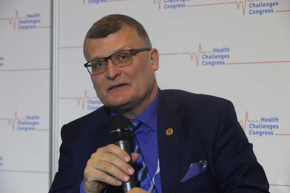 Dr Paweł Grzesiowski: - Jeden zespół, czyli lekarz i pielęgniarka są w stanie w ciągu 12 godzin zaszczepić nie więcej niż około 50 osób. Fot. PTWP (zdj. archiwalne) Grzesiowski: zaszczepienie 20 czy nawet 30 mln ludzi zajmie co najmniej rok, nie miejmy złudzeń