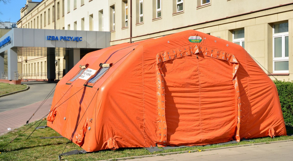 Kraków: namiot wymazowy przed szpitalem musi zniknąć