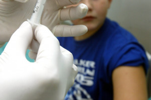 The Lancet: bez szczepień przeciwko 10 chorobom umierałoby o niemal połowę więcej dzieci