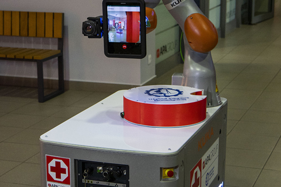 Robot asystujący dla szpitali zakaźnych. Fot. strona www. Politechniki Śląskiej Politechnika Śląska zaprezentowała robota asystującego dla szpitali zakaźnych