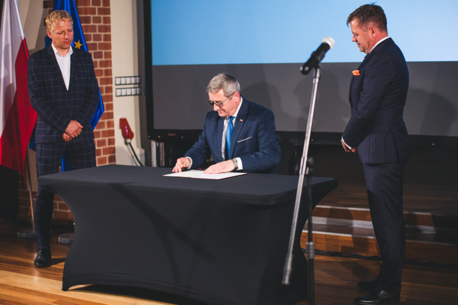 Podczas podisania umowy na sfinbansowanie laboratorium szybkiego reagowania we Wrocławiu Wrocław: powstanie laboratorium szybkiego reagowania epidemiologicznego