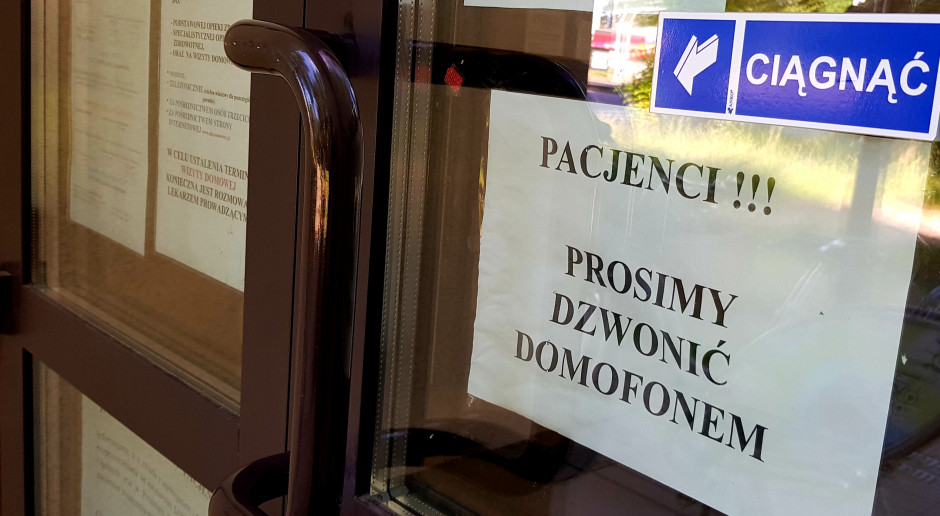 W związku z pandemią COVID-19 bezpośredni dostęp do lekarza pierwszego kontaktu i specjalistów jest utrudniony. Fot. Katarzyna Gubała/PTWP Władze Sosnowca apelują do ministra zdrowia o szersze przywrócenie wizyt lekarskich