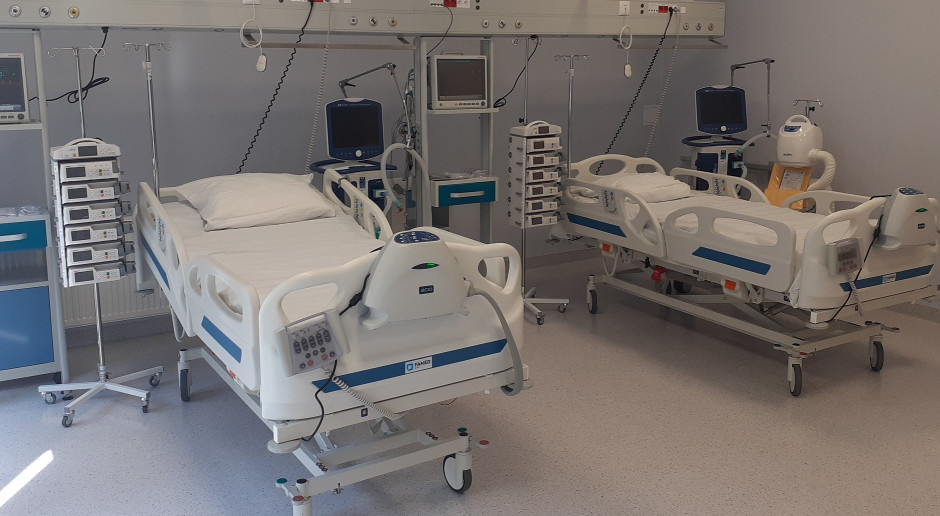 Czeladź: liczba łóżek na intensywnej terapii wzrosła do ośmiu, szpital ma też nowy ambulans