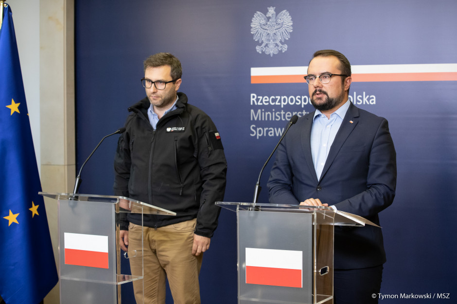 Do Libanu zostanie wysłany też zespół medyczny, a także zespół do poszukiwań ludzi pod gruzami i zespół chemiczny - poinformował wiceszef MSZ Paweł Jabłoński. Fot. Ministerstwo Spraw Zagranicznych RP/Twitter MSZ: już w środę o godz. 22 wylatuje samolot LOT do Libanu z ratownikami, medykami i lekami