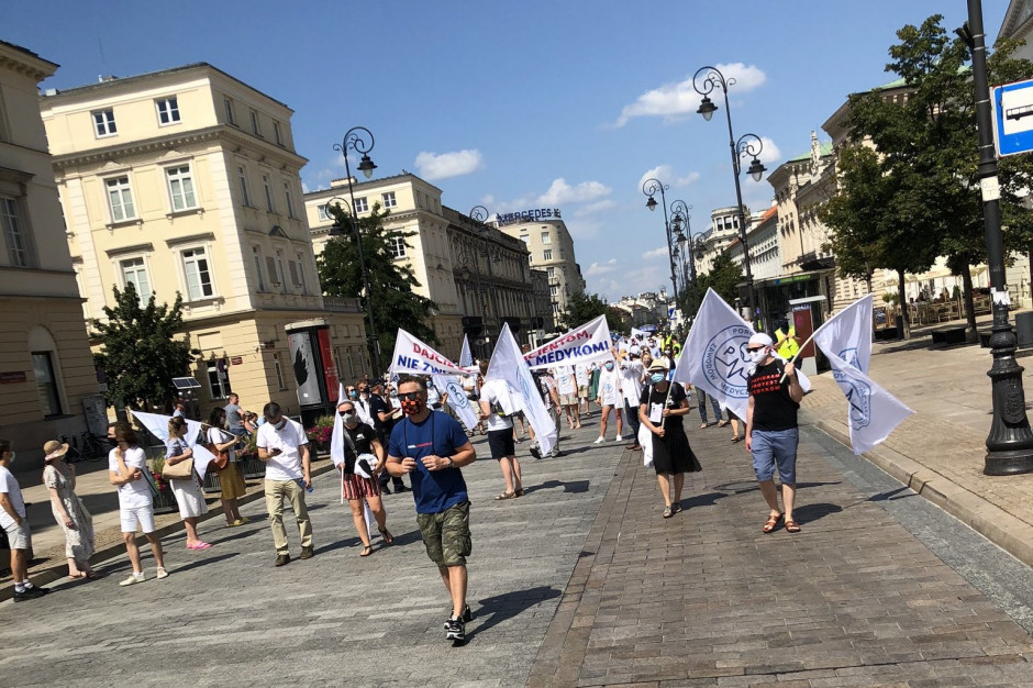 Policja szacuje, że w proteście wzięło udział około 4 tys. osób Fot. Archiwum (zdjęcie ilustracyjne) Belgia: pracownicy służby zdrowia demonstrowali w Brukseli. Żądają dofinansowania systemu