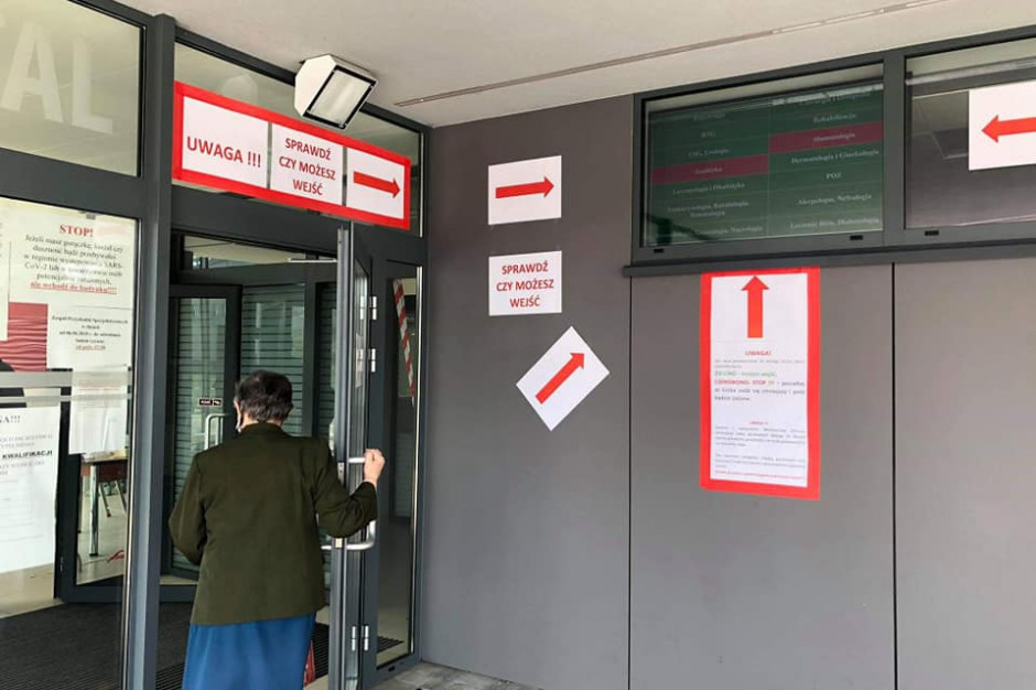 W ZPS działa specjalny system, który informuje pacjentów, do której poradni mogą się bezpiecznie udać, mając pewność, że nie będzie tam zbyt wielu osób. Fot. Zespół Przychodni Specjalistycznych w Tarnowie Sp z o.o. W przychodniach będzie jak na lotniskach? Pewne zasady powinny zostać z nami na zawsze