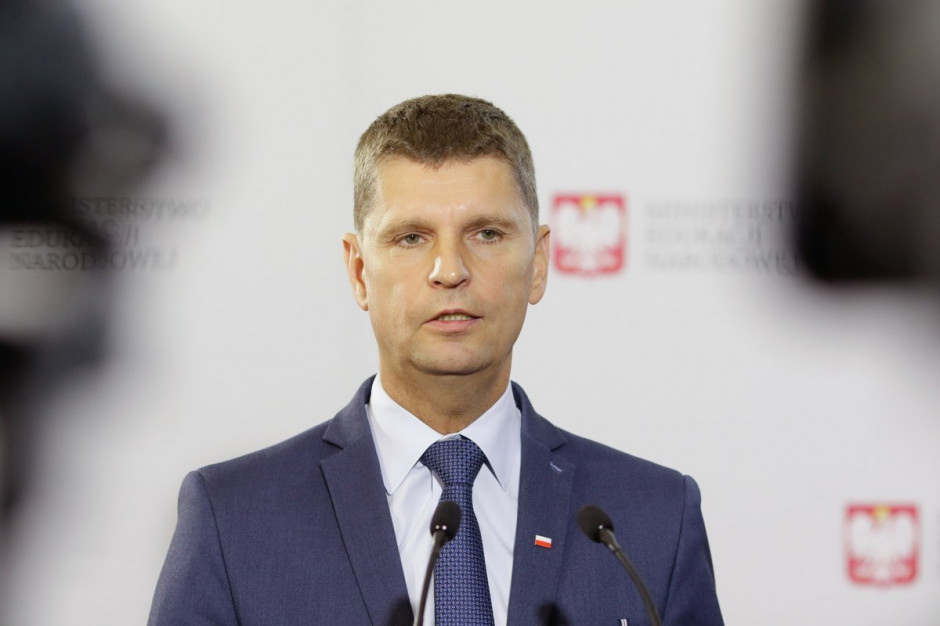 Minister edukacji Dariusz Piontkowski. Fot. MEN/TT Piontkowski: 46 szkół pracuje w trybie zdalnym, 92 - w trybie mieszanym