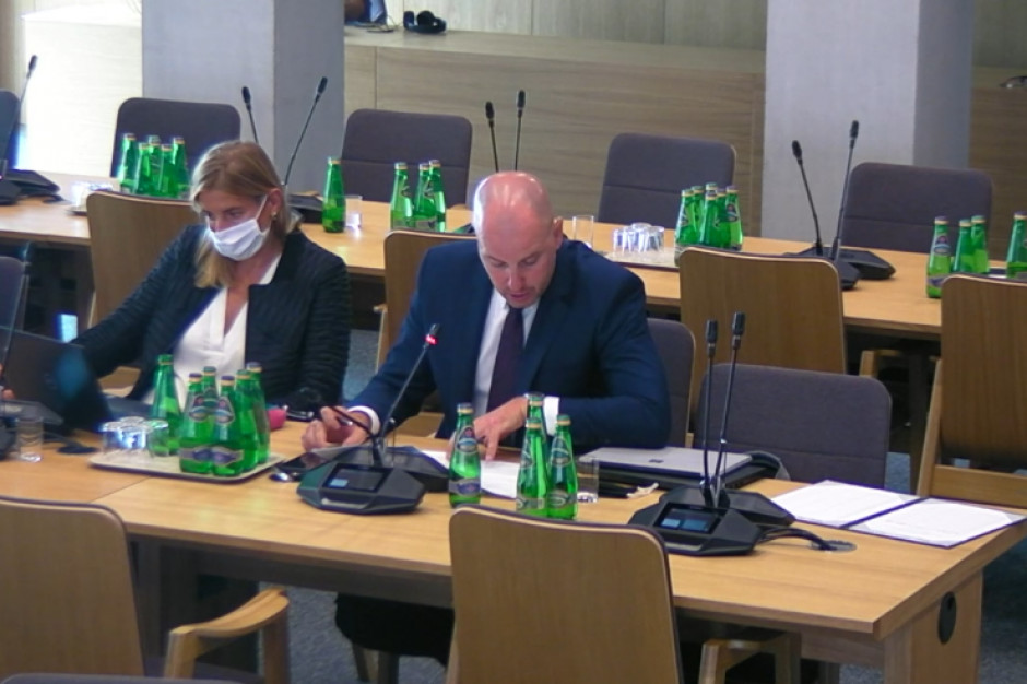 Wiceminister zdrowia Sławomir Gadomski na posiedzeniu sejmowej Komisji Zdrowia Fot. strona www. Sejmu Gadomski: weryfikacja w systemie IOWISZ warunkiem przyszłego finansowania z NFZ