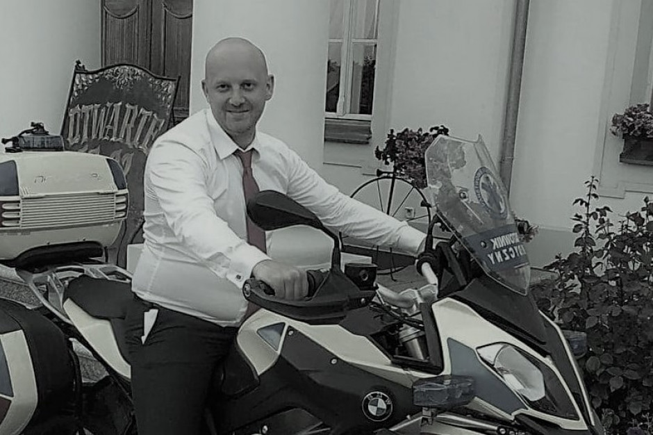''…To był Twój ostatni wyjazd Grzesiu…spokojnego dyżuru….'' - żegnają kolegę bydgoscy ratownicy medyczni. Fot. WSPR w Bydgoszczy/Fb Podczas pracy zginął 33-letni ratownik medyczny. Bydgoskie pogotowie żegna kolegę