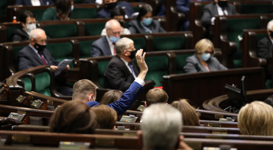 Sejm przyjął informację rządu dotyczącą walki z epidemią
