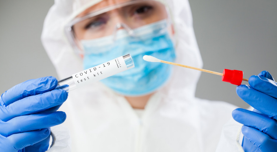 Diagności laboratoryjni: pacjenci nie powinni sami pobierać wymazu do badań na koronawirusa