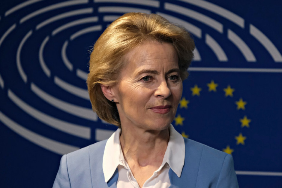 Przewodnicząca KE Ursula von der Leyen. FOT. Shutterstock Przewodnicząca KE: państwa UE muszą rozpocząć szczepienia przeciw COVID-19 tego samego dnia