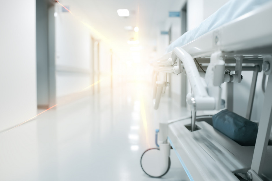 Fot. Shutterstock Przybywa zgonów pielęgniarek i lekarzy zakażonych COVID-19, nekrologi już prawie codziennie
