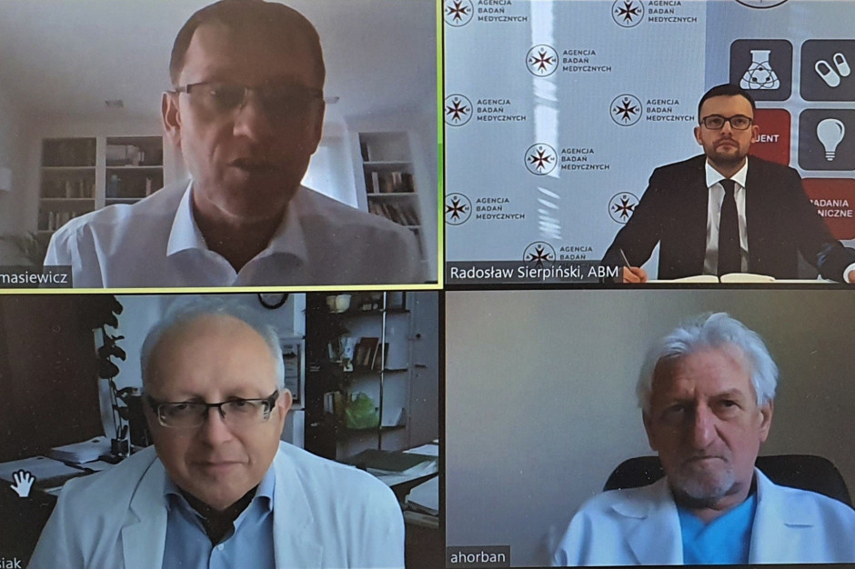 W spotkaniu uczestniczyli: prof. Andrzej Horban, prof. Krzysztof Tomasiewicz, prof. Robert Flisiak oraz dr Radosław Sierpiński. Fot. Agencja Badań Medycznych Leczenie COVID-19 remdesivirem i osoczem ozdrowieńców nadal do weryfikacji? Krajowi eksperci uważają, że tak