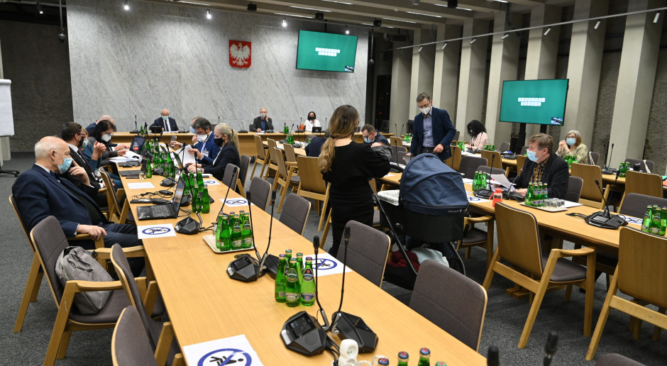 W Sejmowej Komisji Zdrowia ostra dyskusja nad projektem ustawy dotyczącej kadr medycznych w pandemii