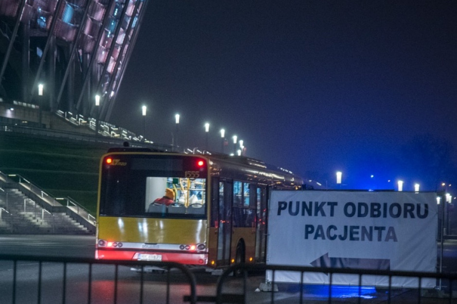Jeden z warszawskich tlenobusów; FOT. um.warszawa.pl Warszawa: pacjenci zostali przewiezieni do szpitala autobusem ze stanowiskami z tlenem