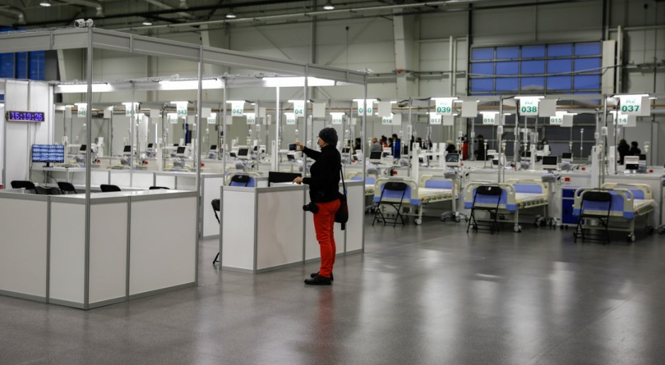 Łódź: w szpitalu tymczasowym kolejnych 28 łóżek covidowych