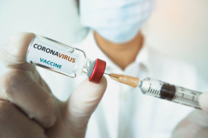 Anthony Fauci: druga dawka szczepionki najpóźniej trzy tygodnie po pierwszej